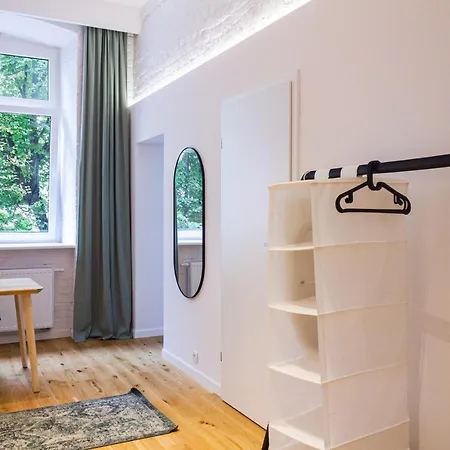 Lägenhet Z Upadkiem Ikara / With The Fall Of Icarus