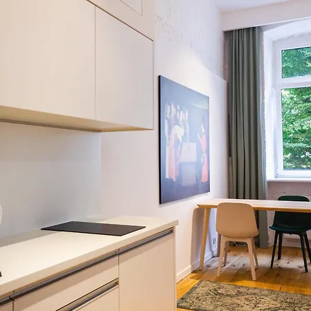 Апартаменты Z Upadkiem Ikara / With The Fall Of Icarus