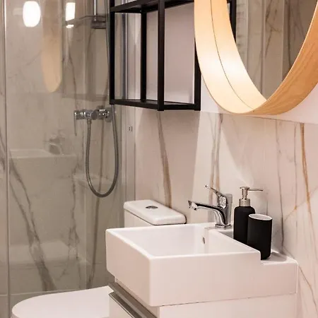 Апартаменты Z Upadkiem Ikara / With The Fall Of Icarus Лодзь