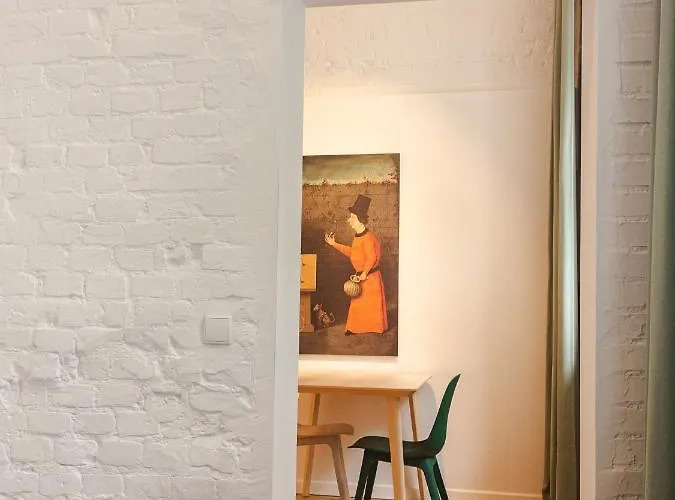 Z Upadkiem Ikara / With The Fall Of Icarus Lejlighed