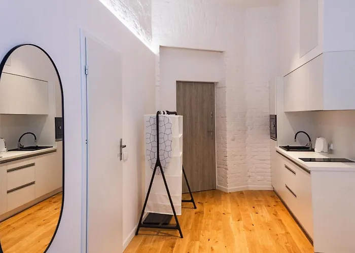 Z Upadkiem Ikara / With The Fall Of Icarus Lejlighed Łódź