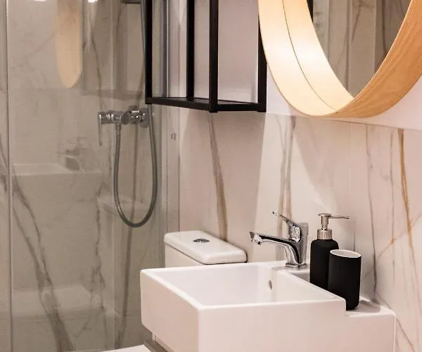 Lejlighed Z Upadkiem Ikara / With The Fall Of Icarus Łódź